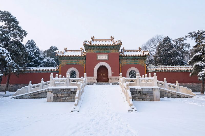 古建筑雪景风景图