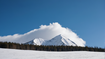 一座被雪覆盖的高山清风景图片