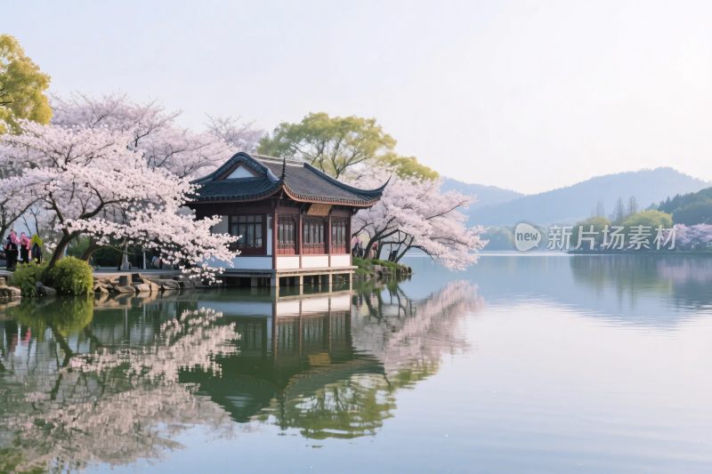 湖边古亭山水风光