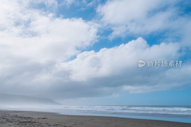 海滩风景晴空白云