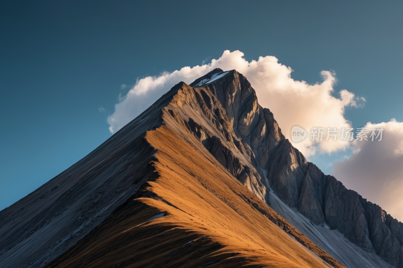 山上有几朵云还一座山峰高清风景图片