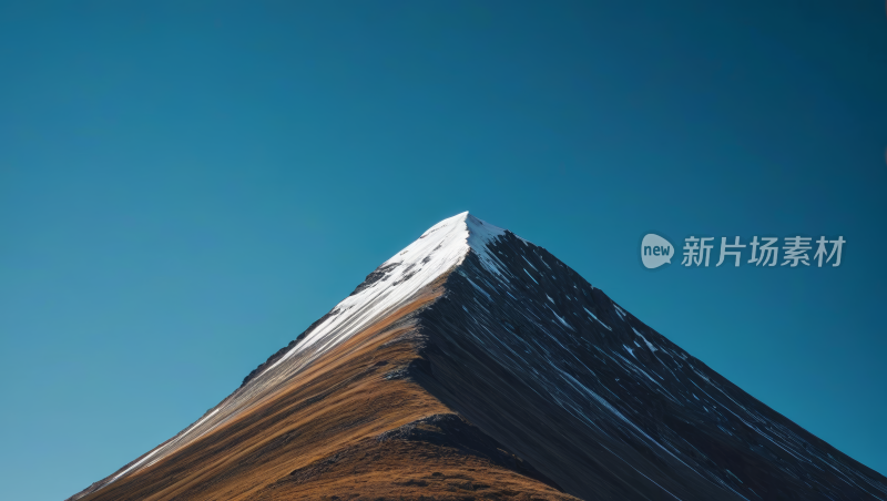 一座白雪覆盖山峰高清风景图片