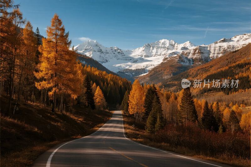秋日山间公路与雪山美景