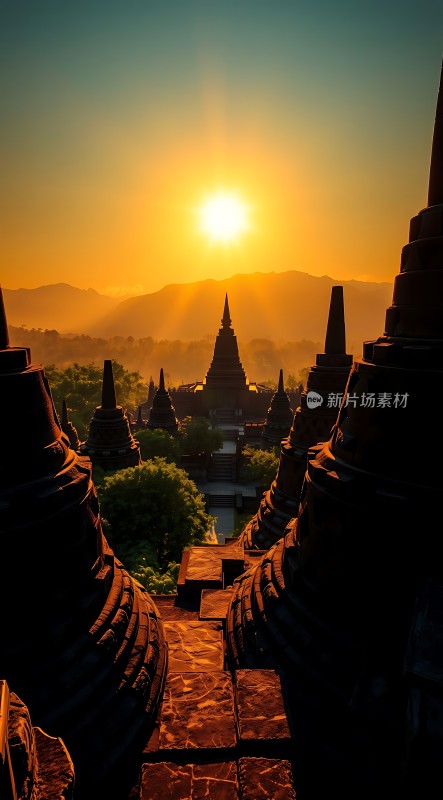 佛塔晨曦映山川