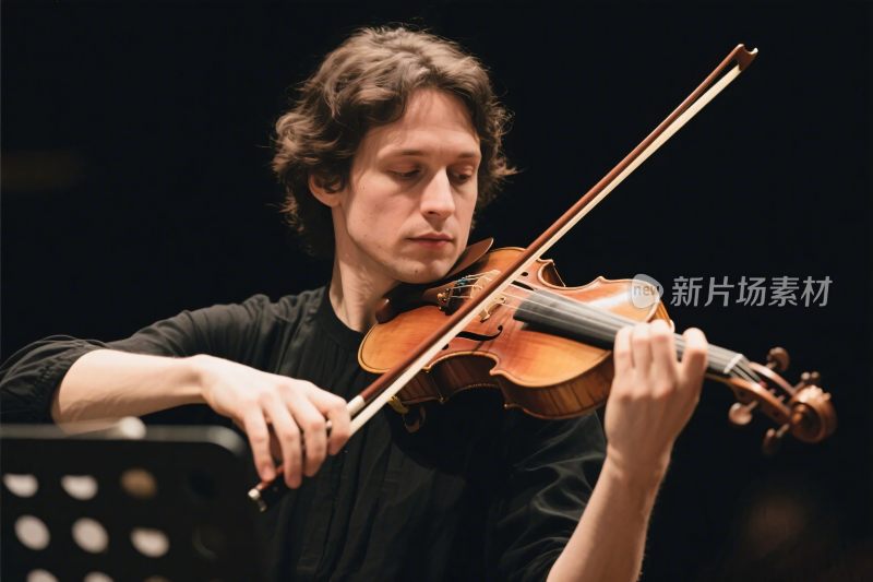 音乐家演奏小提琴