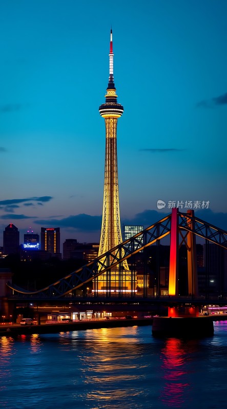 黄浦江畔东方明珠塔夜景