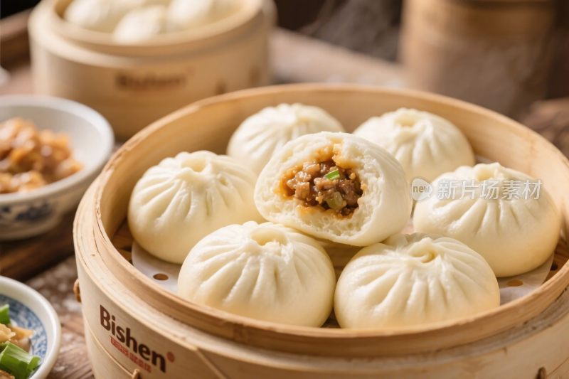 竹制蒸笼里的包子