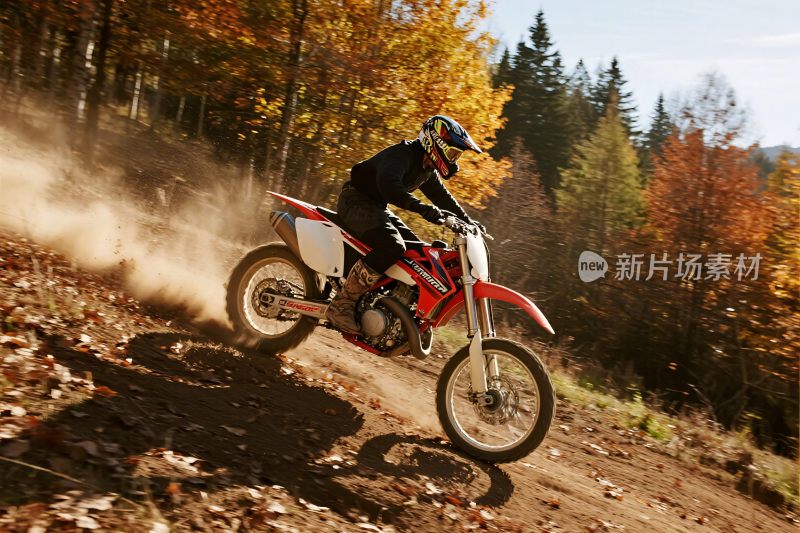 骑手秋日越野摩托骑行