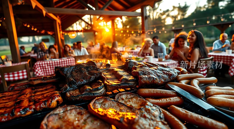 户外烧烤聚会享受美食与美好时光