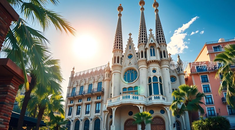 阳光下的哥特式建筑与热带风情