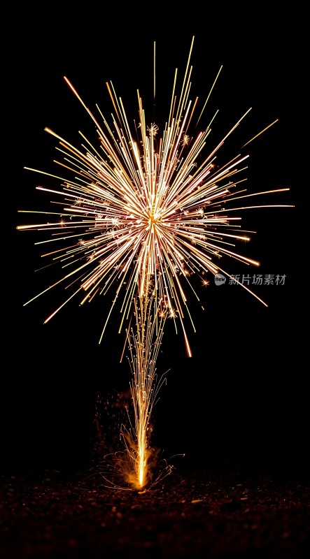 夜空烟花绽放光芒四射璀璨夺目