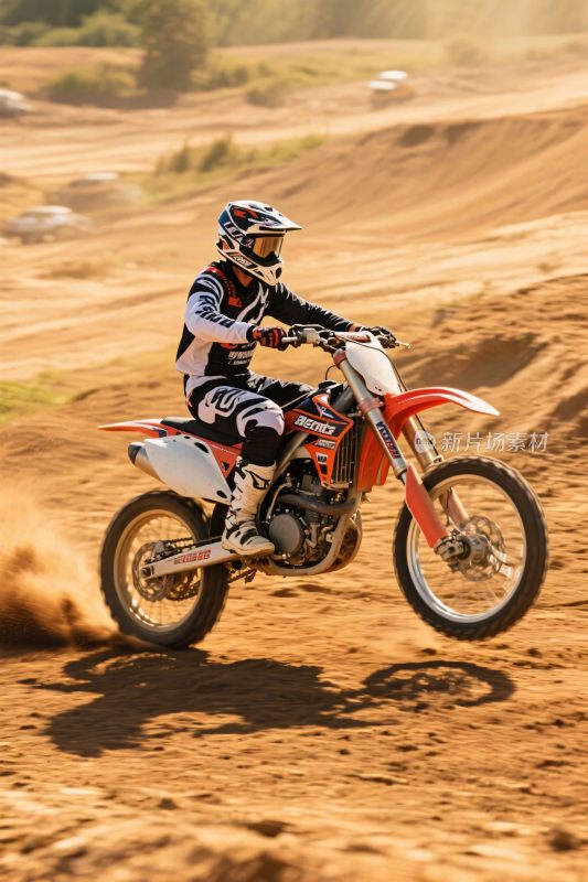 越野摩托车手驰骋赛场