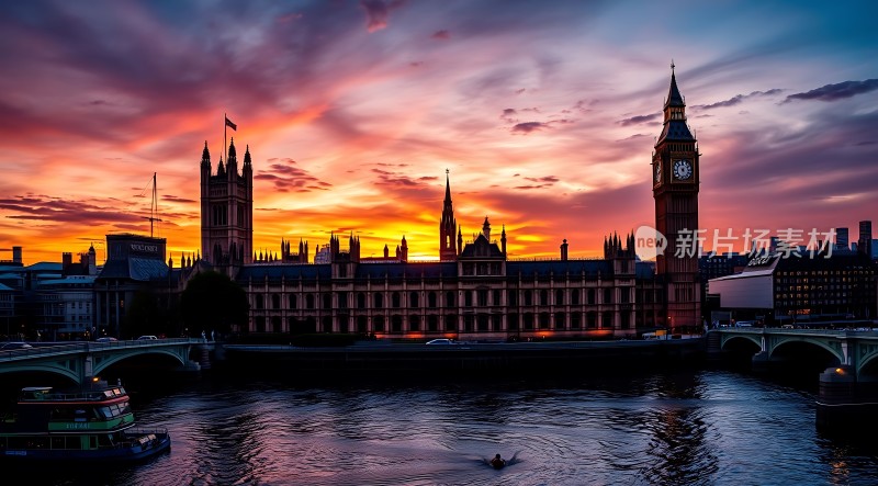 伦敦黄昏映照泰晤士河畔美景