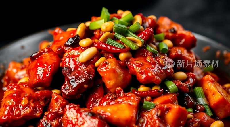 香辣鸡丁配松子