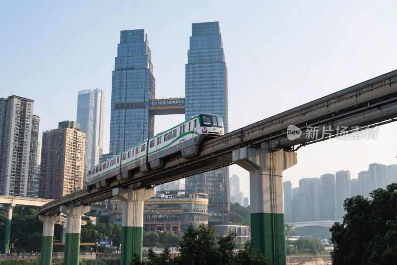 城市单轨与高楼景观