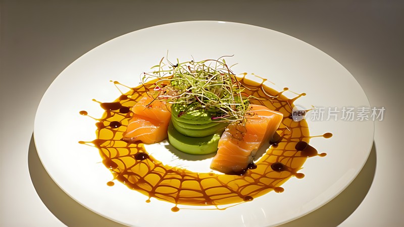 精致摆盘三文鱼配青瓜