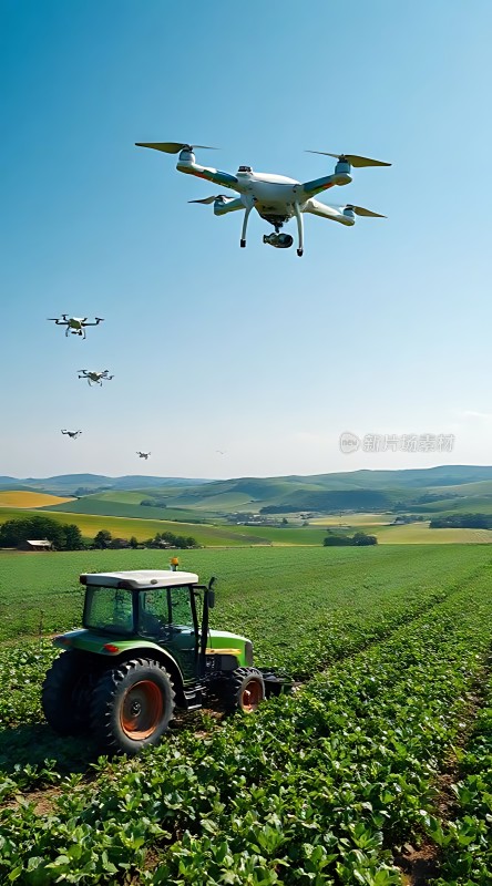 科技助力农业新时代无人机与拖拉机协同作业
