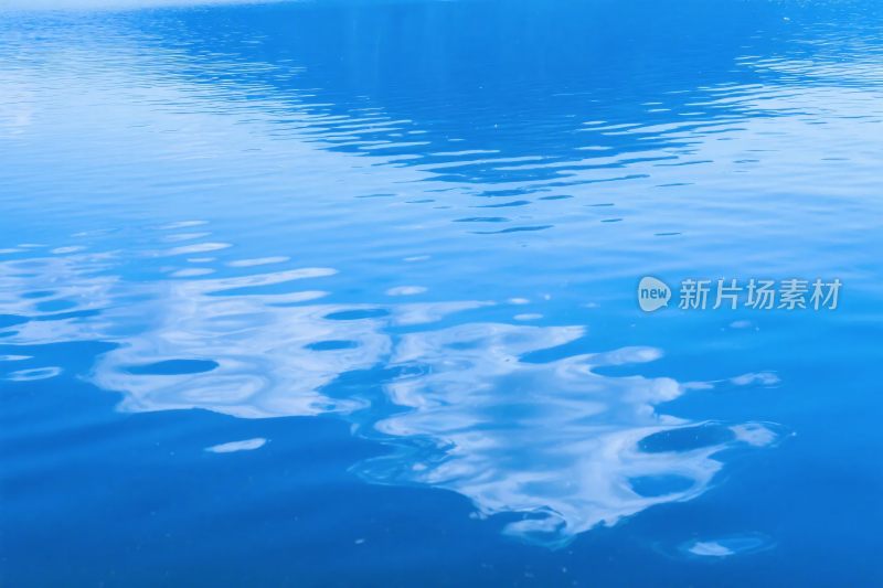 蓝色水面波纹图