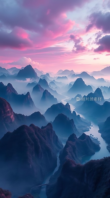 晨曦下的山水画卷