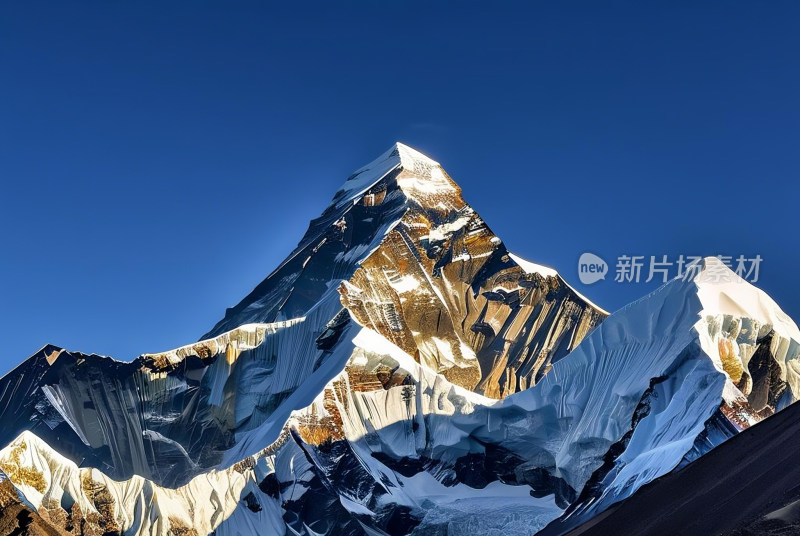 雪山天空山峰户外探险