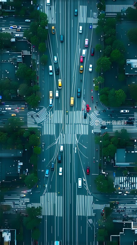 城市交通枢纽车流交织的十字路口