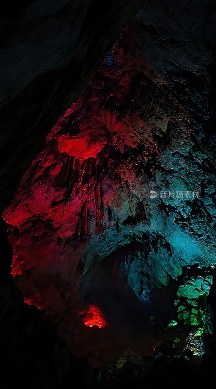 神秘洞穴奇景