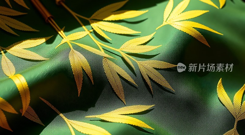绿色布料上的金色树叶图案
