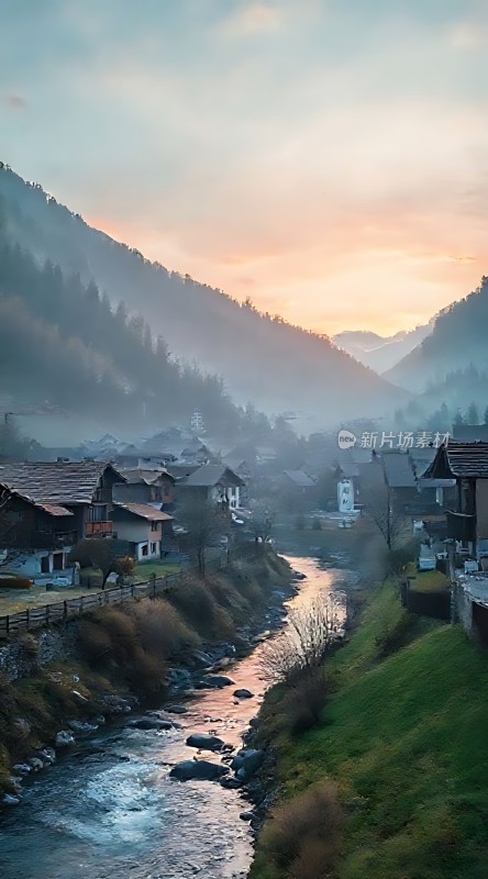 晨光中的山间小镇