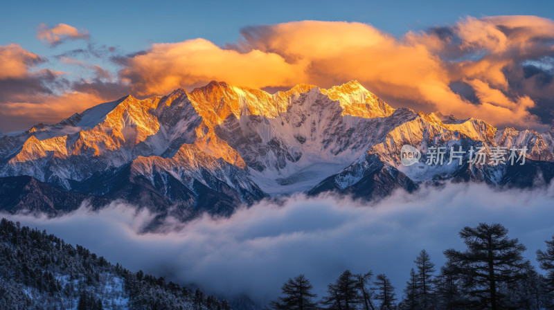 西藏巍峨日照雪山云海翻腾唯美背景