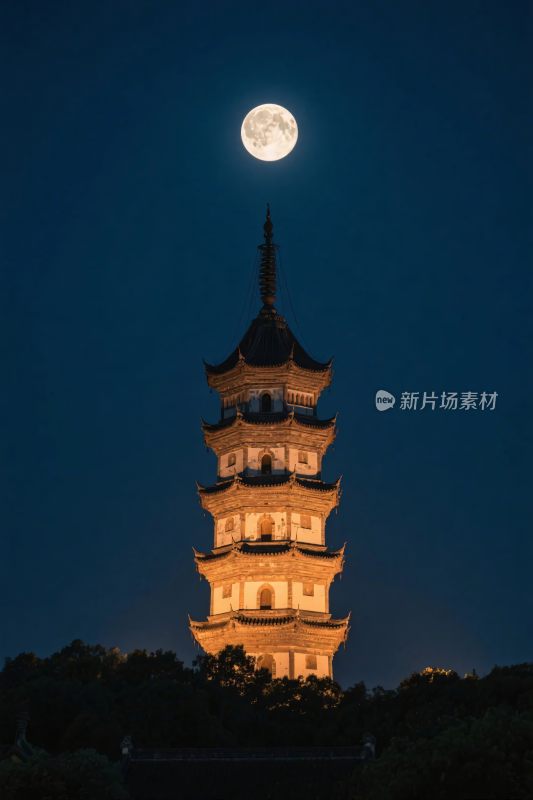 古塔与明月夜景