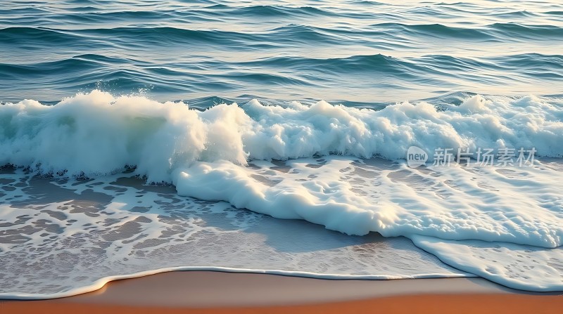 海浪轻拍沙滩