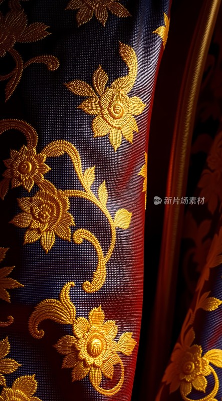 金色刺绣花纹布料