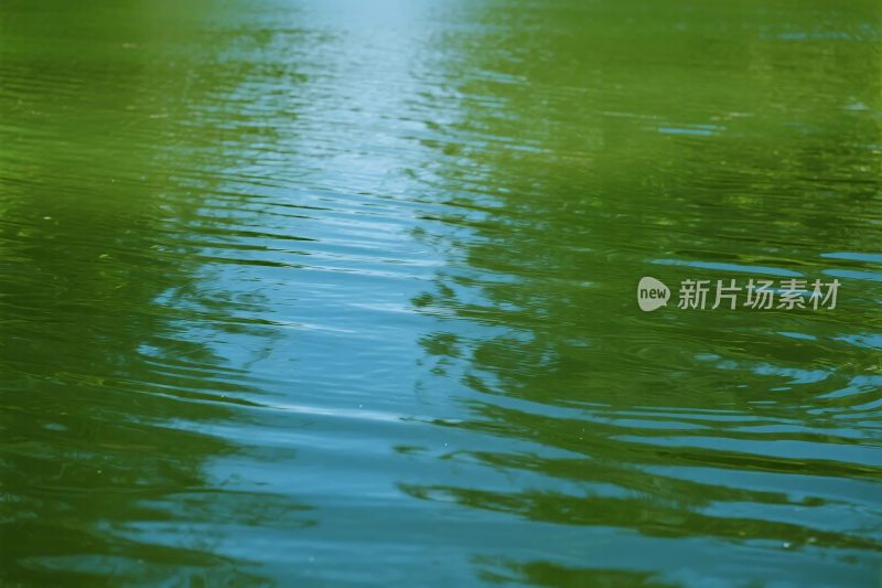 绿色水面波纹图