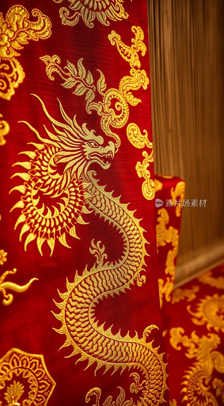 红色龙纹布艺沙发