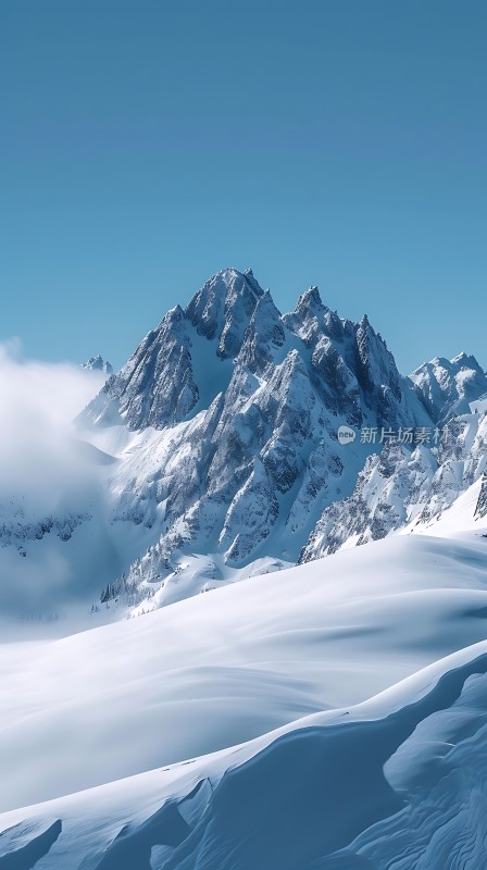 雪域雄峰静谧而壮丽