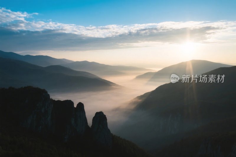 山水峡谷日出风光