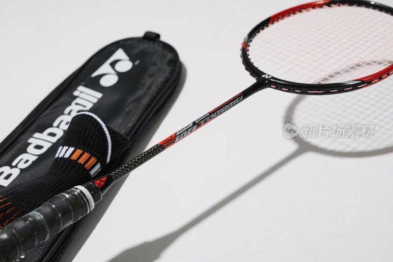 羽毛球拍与品牌包