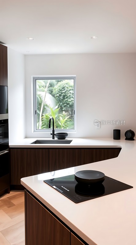 现代厨房设计简约风格自然光线充足功能齐全