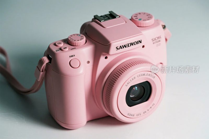 粉色数码相机展示
