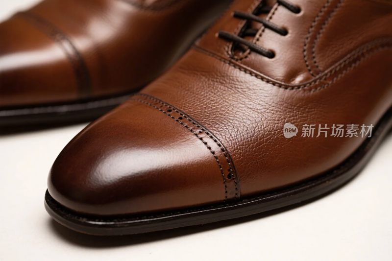 棕色男士皮鞋特写