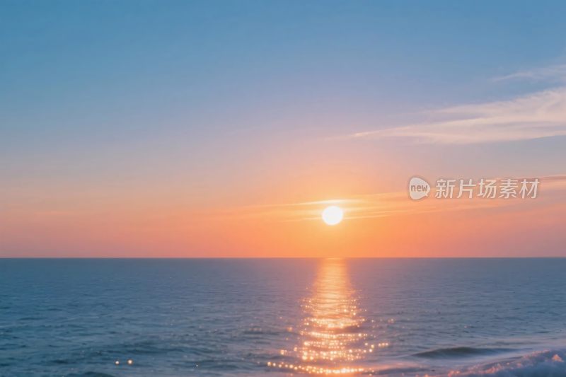 海上美丽的日落景象