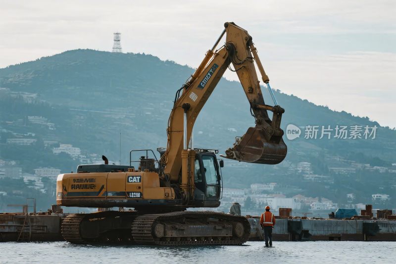 工地挖掘机作业场景