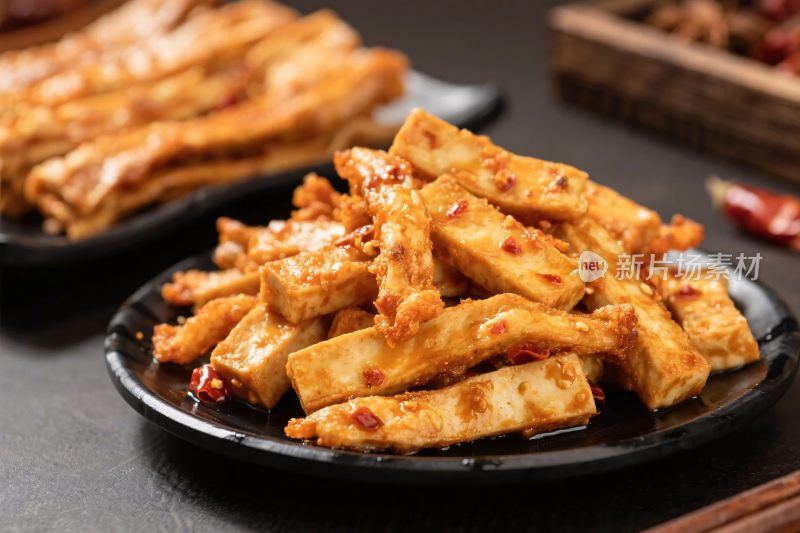 美味香辣豆干摆盘特写