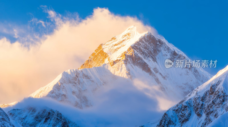 日照金山宏伟雪山自然风光壁纸背景图