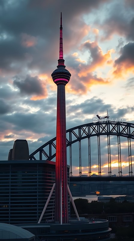 东方明珠与黄浦江畔日落美景