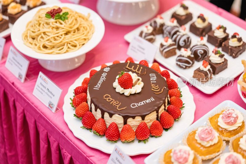 美食甜点展示图