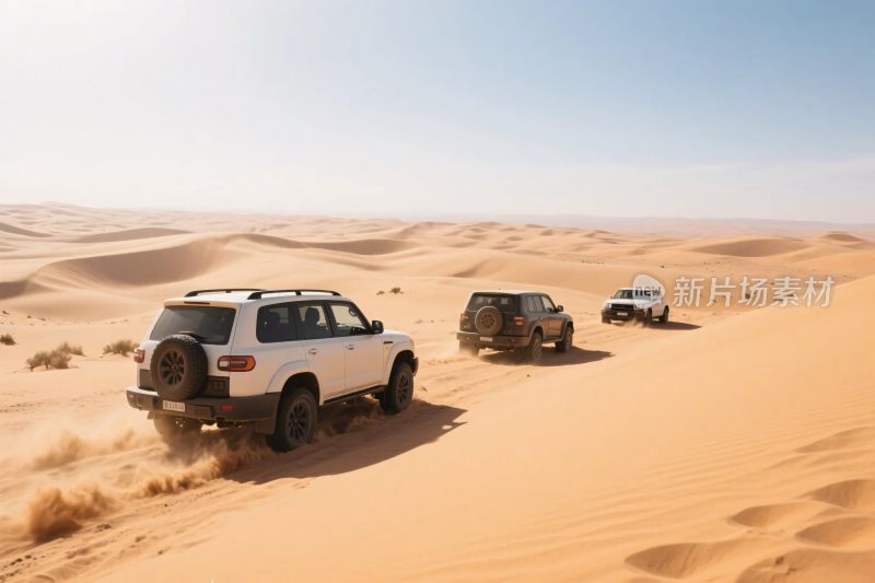 沙漠中行驶的越野车队