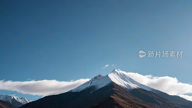 山上有雪蓝天高清图片