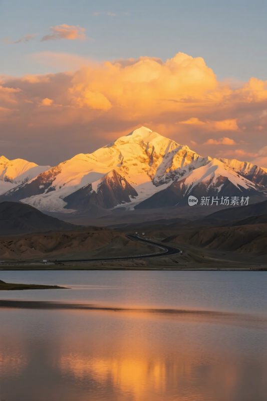 雪山湖泊自然风光