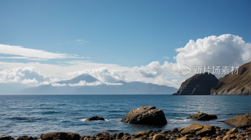 岩石海岸中间有一块大岩石风景图片